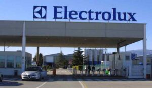 La crisi di Electrolux la pagano gli operai: rischio di esuberi e licenziamenti